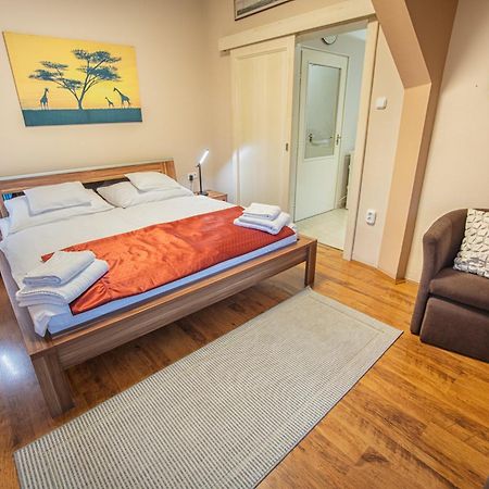 Delfin Apartman Sarvar Bagian luar foto