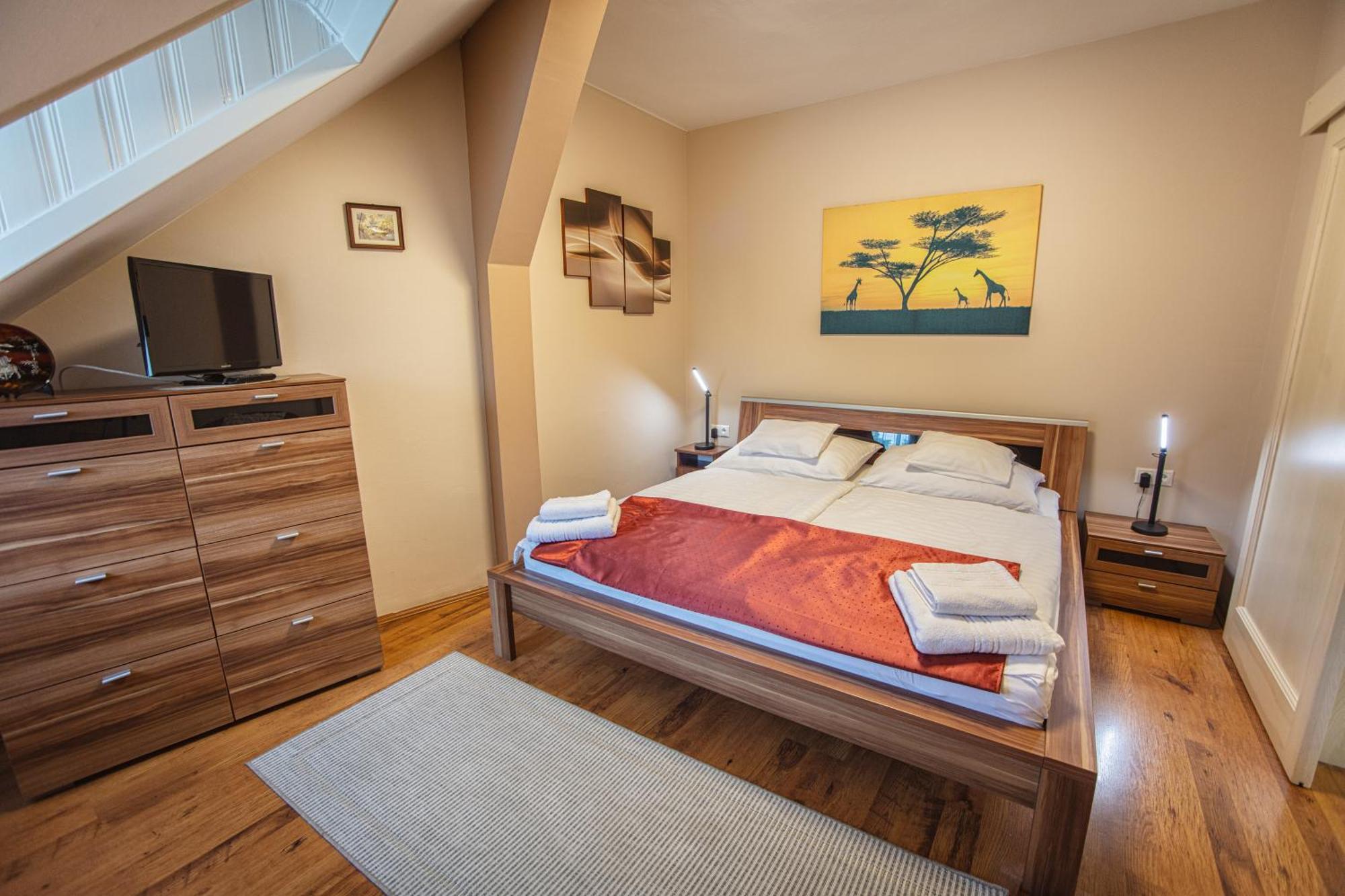 Delfin Apartman Sarvar Bagian luar foto
