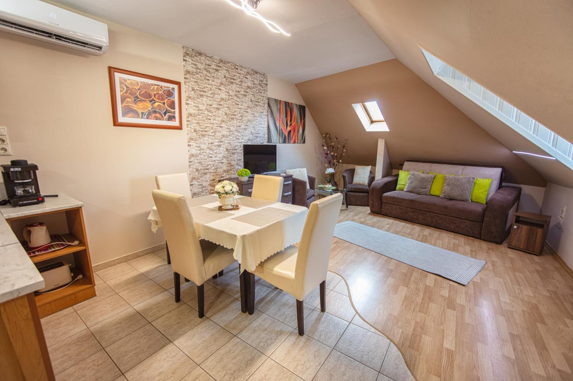 Delfin Apartman Sarvar Bagian luar foto